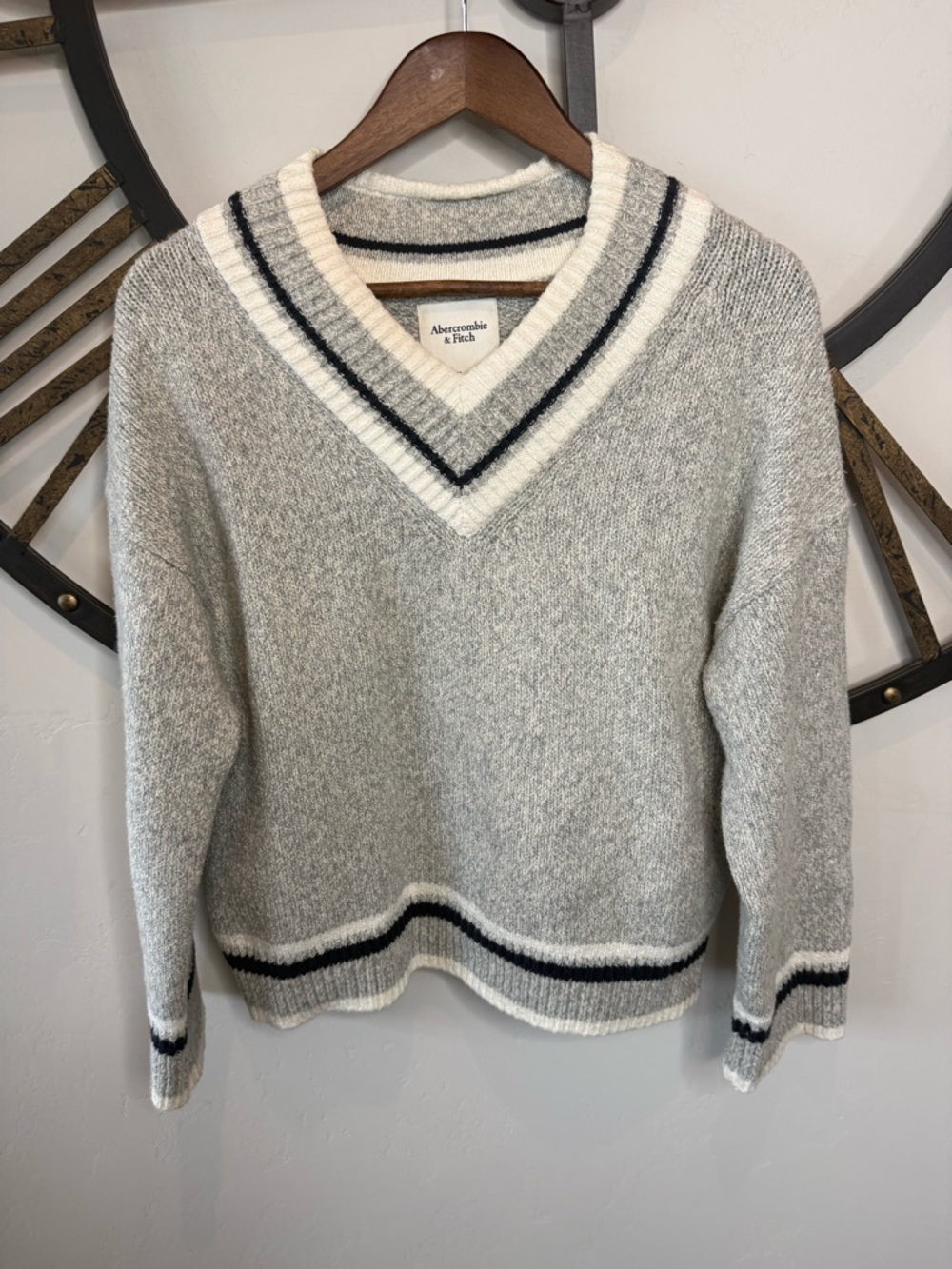 Y2K Abercrombie & Fitch Gray V-Neck Cricket Sweater with Cream & Navy Trim